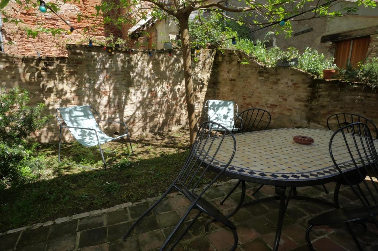 La Lauze Et L'Anguille Bed and Breakfast Gaillac Exteriör bild